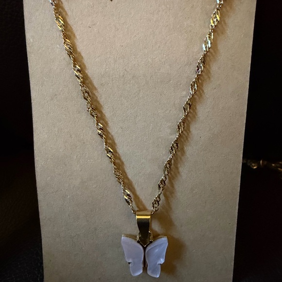 Pink Butterfly Pendant w/Gold Tone Necklace NWOT Never worn - Picture 2 of 5